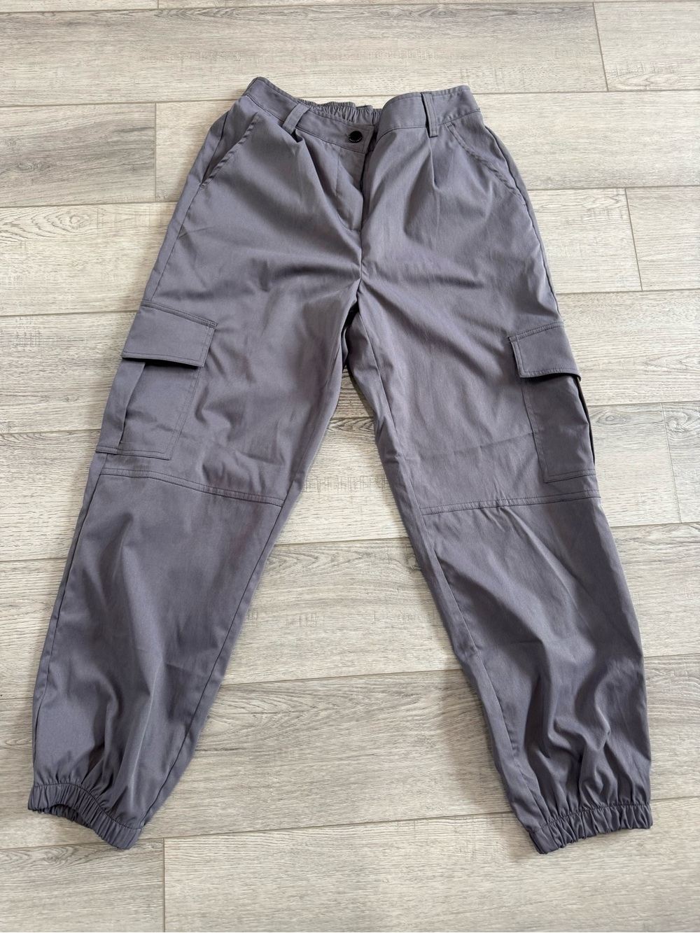 Womenโs Halara Gray Cargo Pants XS